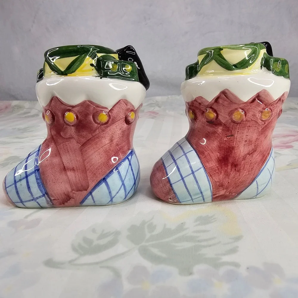 Adorable Ceramic Christmas Stocking Salt Pepper Shakers‎ Teddy Bear Gifts